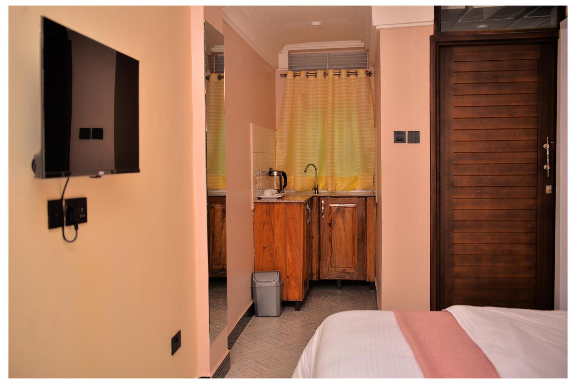 Ruby Haven Hotel Kampala Exterior photo